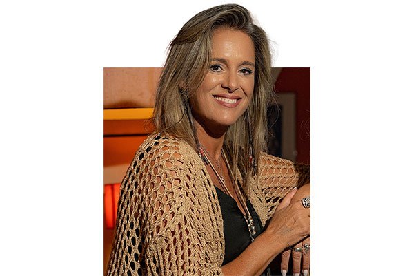 Fotografía de Ana Ros sonriendo