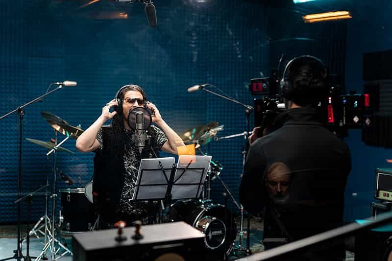 Fotograma del documental de "MAGO DE OZ, LA PELÍCULA" Ana Ros. Jefa de prensa y consultora de comunicación especializada en el cine español e iberoamericano.