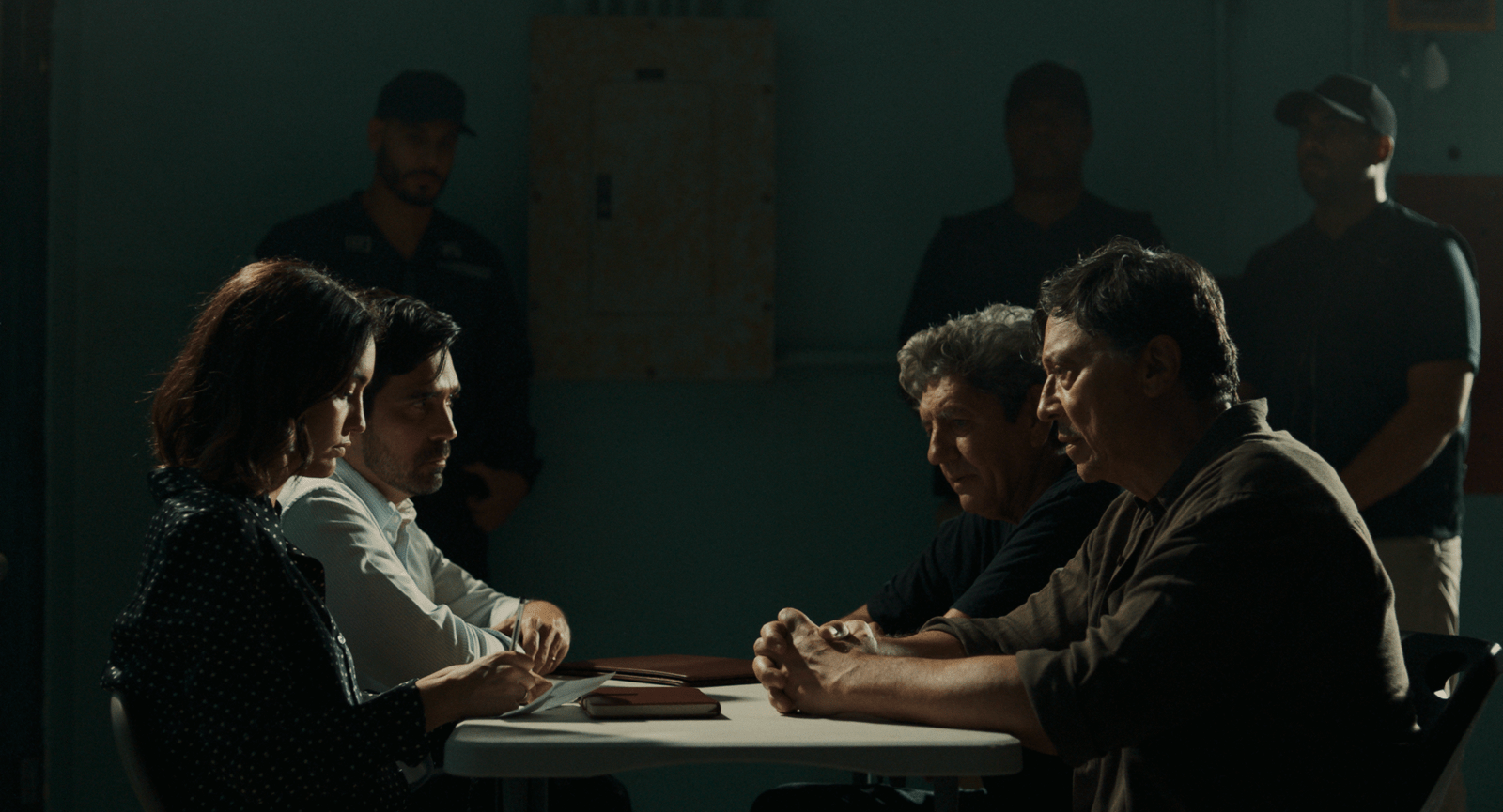 Megan Montaner, Antonio Dechent y Carlos Bardem.