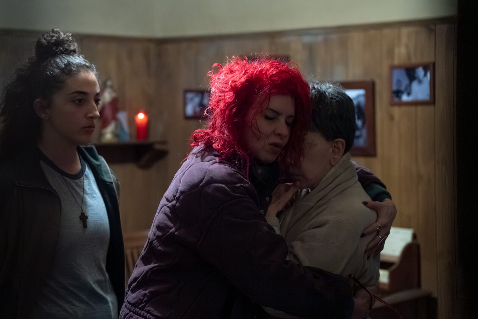 Bárbara Cuesta y Mimí Lazo con Patricia Ortega.  Foto: Rubén Chavero.